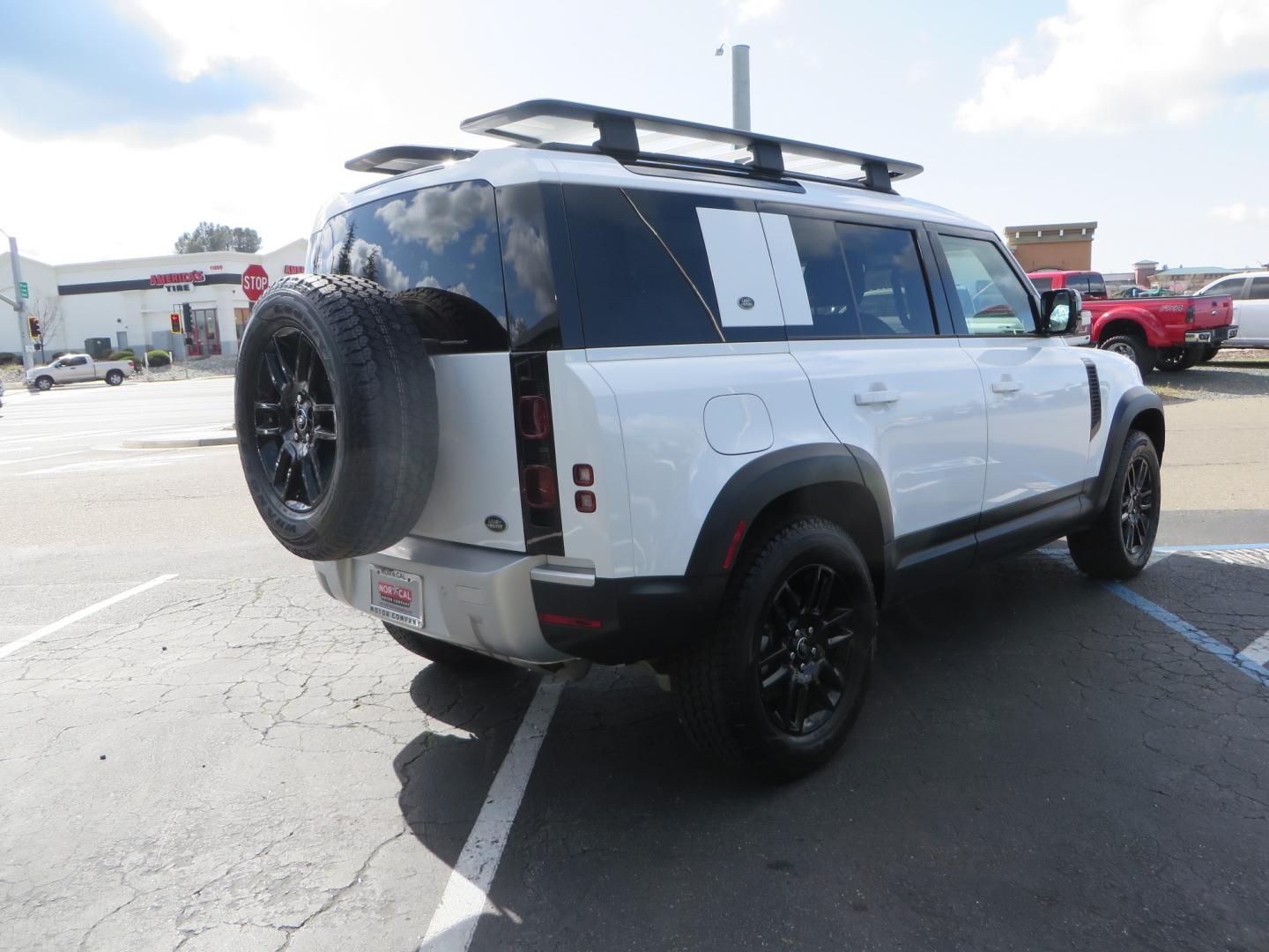 2022 White Land Rover Defender 110 S (SALEJ7RX6N2) with an 2.0L L4 DOHC 16V engine, 8A transmission, located at 2630 Grass Valley Highway, Auburn, CA, 95603, (530) 508-5100, 38.937893, -121.095482 - Photo#4